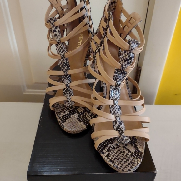 Women's Shoes - Picture 2 of 2